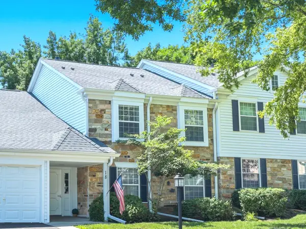 18 Waterbury Lane #L2, Schaumburg, IL 60193