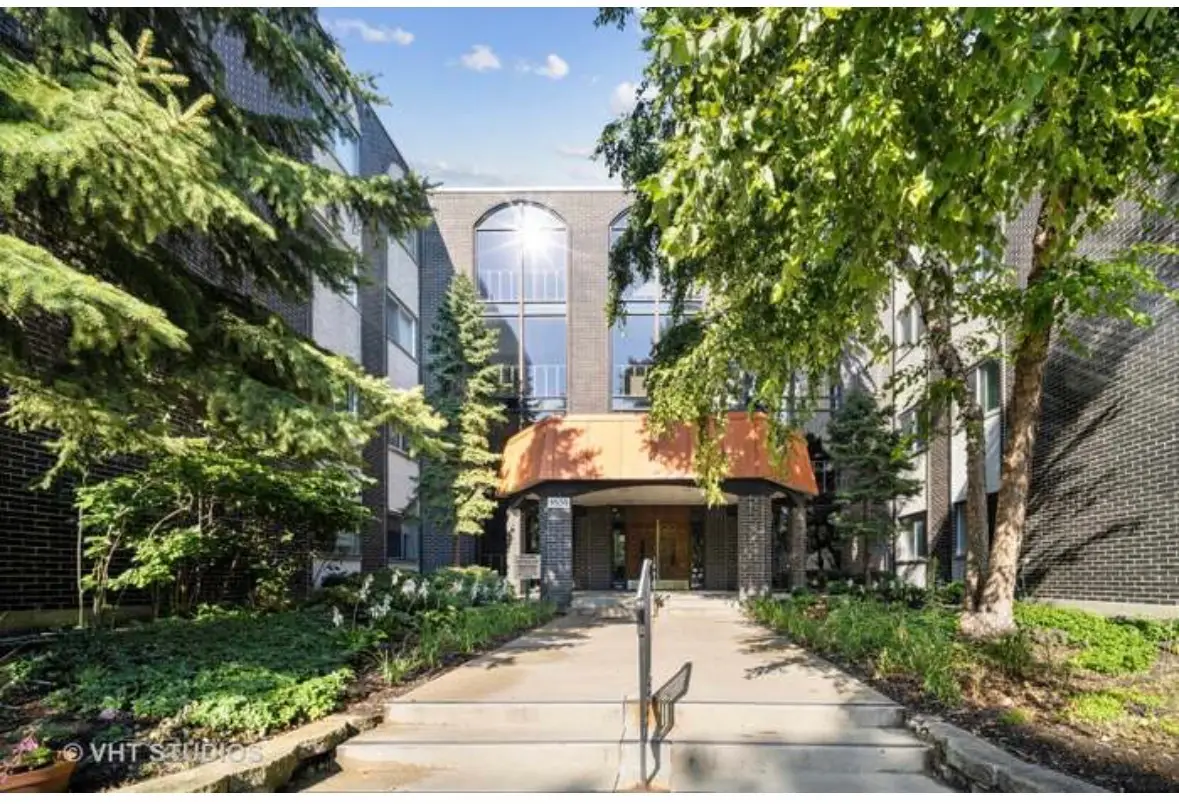 9530 N Lamon Avenue #402, Skokie, IL 60077 - #1