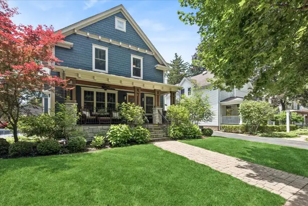 307 Elm Court, Libertyville, IL 60048