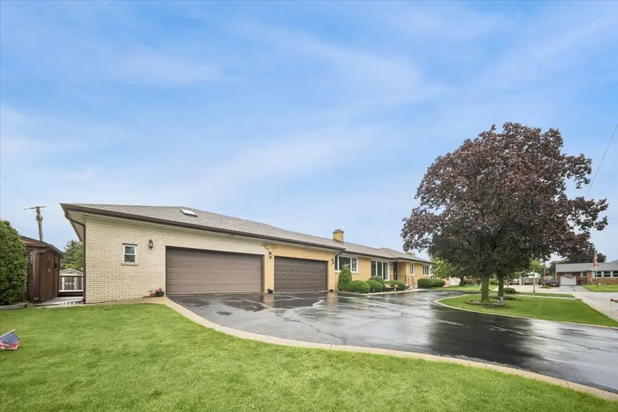 8231 W Berwyn Avenue, Chicago, IL 60656 - #3