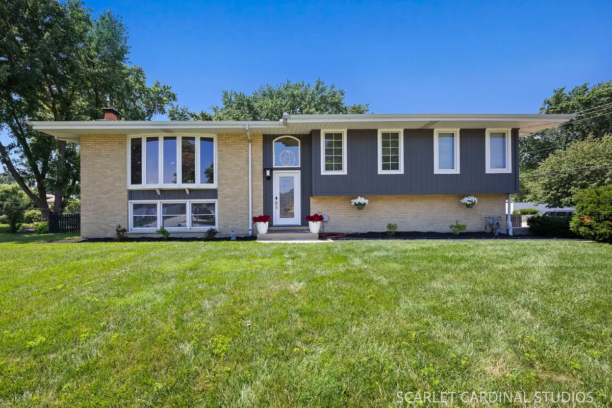 560 Lincoln Street, Roselle, IL 60172 - #1