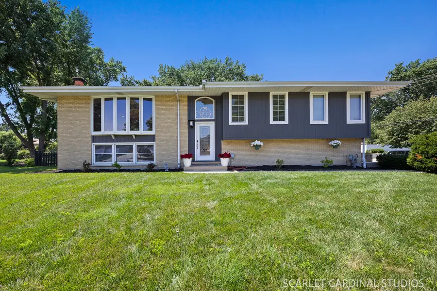 560 Lincoln Street, Roselle, IL 60172 - #2