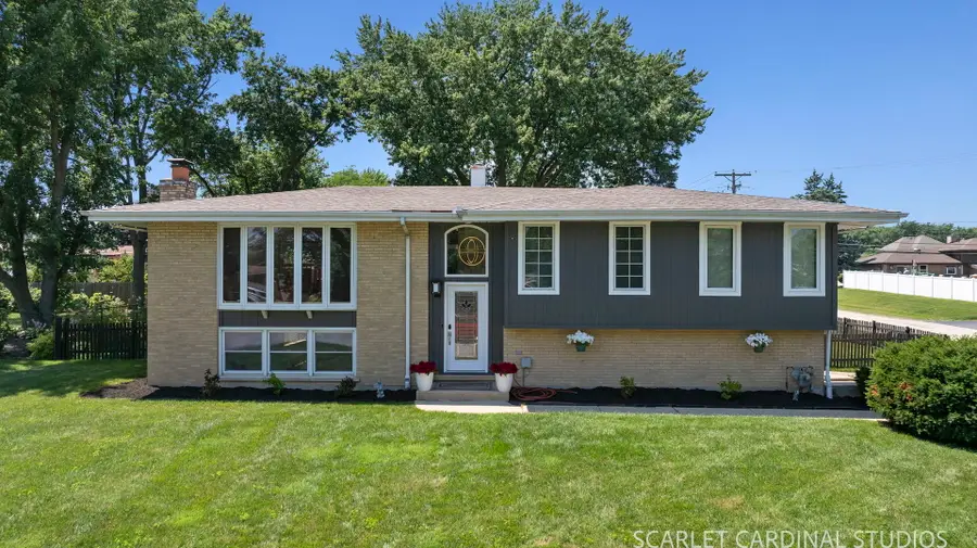 560 Lincoln Street, Roselle, IL 60172 - #3