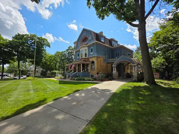 705 W Highland Avenue, Elgin, IL 60123