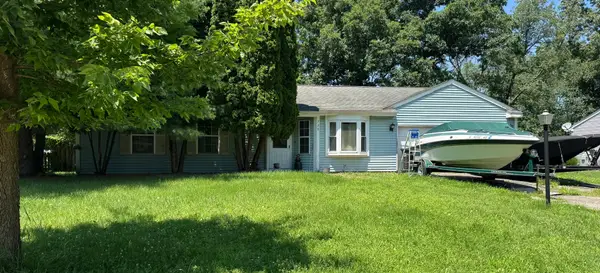 728 Nottingham Court, Island Lake, IL 60042
