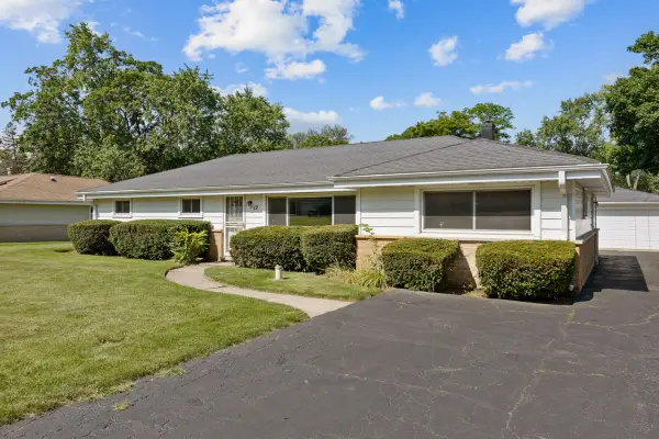 12 E Elaine Circle, Prospect Heights, IL 60070