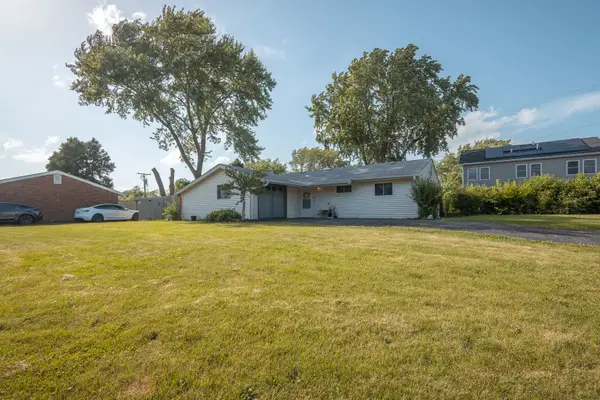 100 Fairwood Drive, Bolingbrook, IL 60440