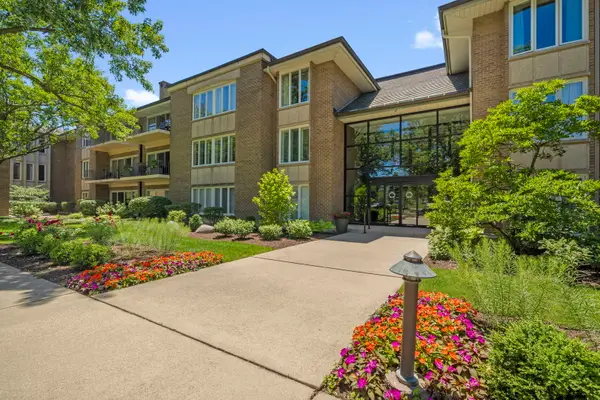 2 Oak Brook Club Drive #C106, Oak Brook, IL 60523