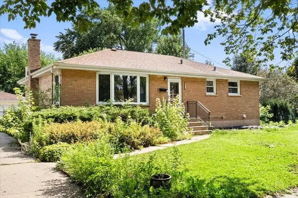 215 E Bryn Mawr Avenue, Roselle, IL 60172