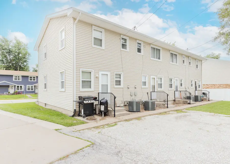 100 W Spring Street, Eldridge, IA 52748 - #2