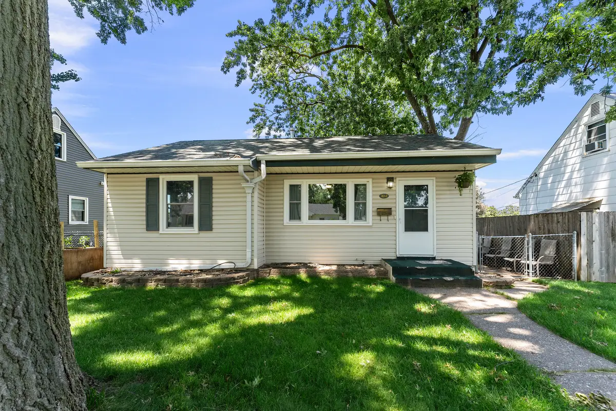 1614 W Hayes Street, Davenport, IA 52804 - #1