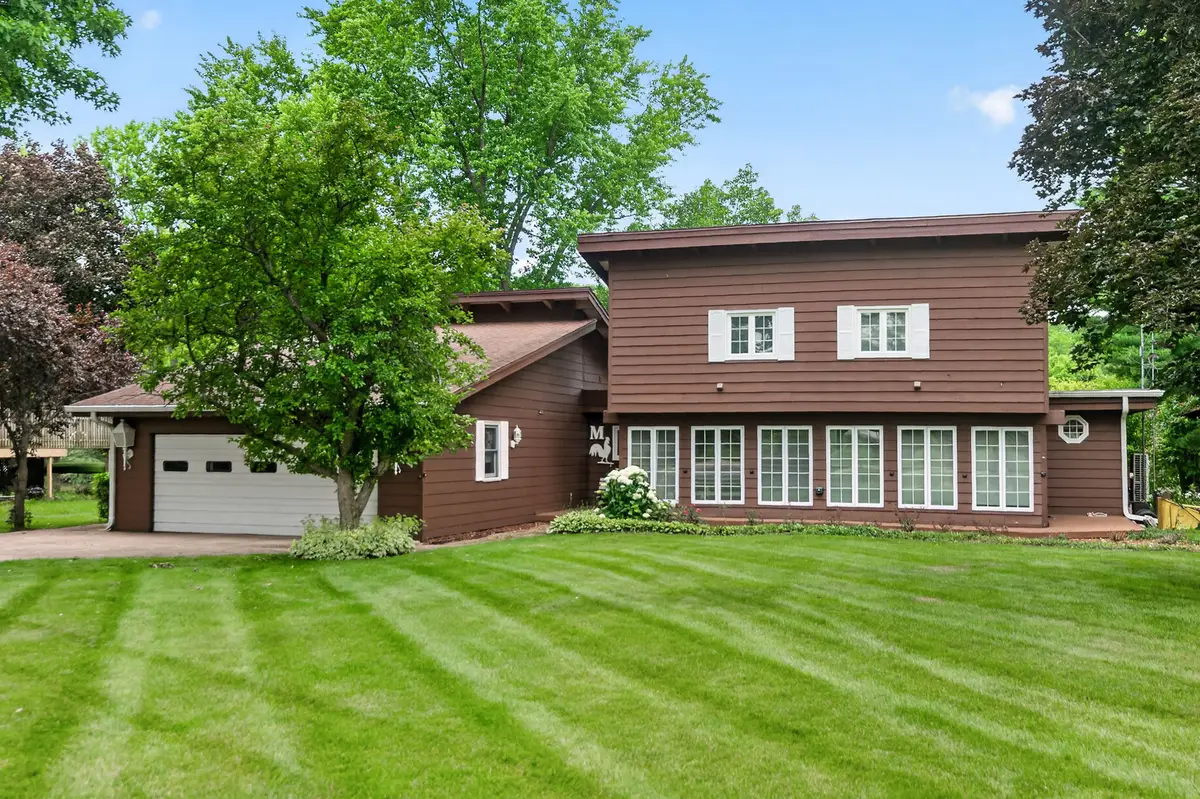 511 N Woodland Drive, Dixon, IL 61021 - #1