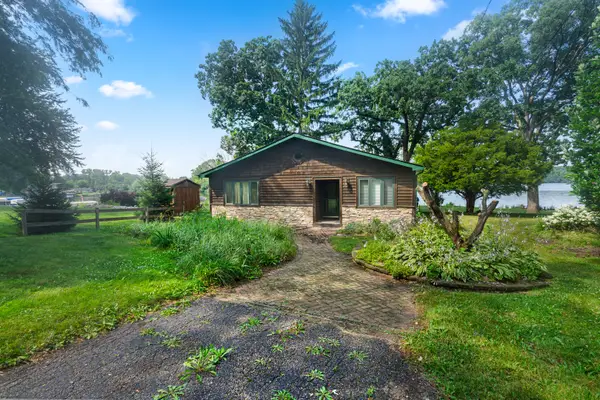 4122 W Lake Shore Drive, Wonder Lake, IL 60097