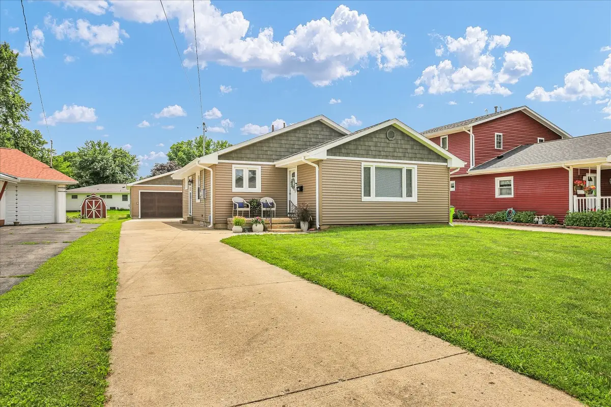 615 E Newkirk Street, Tuscola, IL 61953 - #1