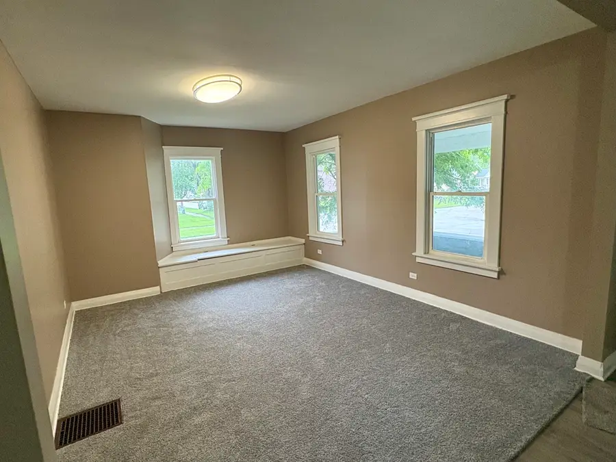 396 S Rosewood Avenue, Kankakee, IL 60901 - #3