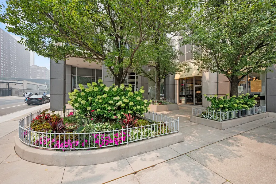 200 W Grand Avenue #804, Chicago, IL 60654 - #2