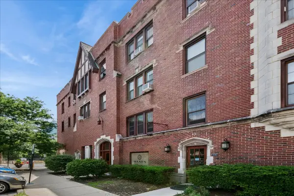 1103 Holly Court #206, Oak Park, IL 60301