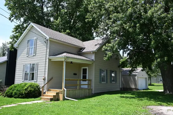 302 S Summit Street, El Paso, IL 61738