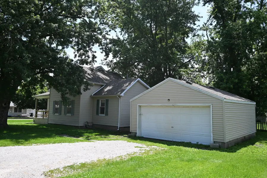302 S Summit Street, El Paso, IL 61738 - #2