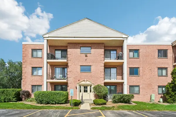 5403 Chateau Drive #4, Rolling Meadows, IL 60008