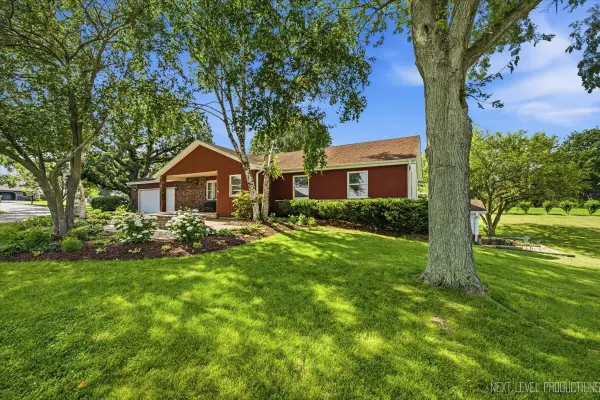 17N228 Oak Grove Drive, Hampshire, IL 60140