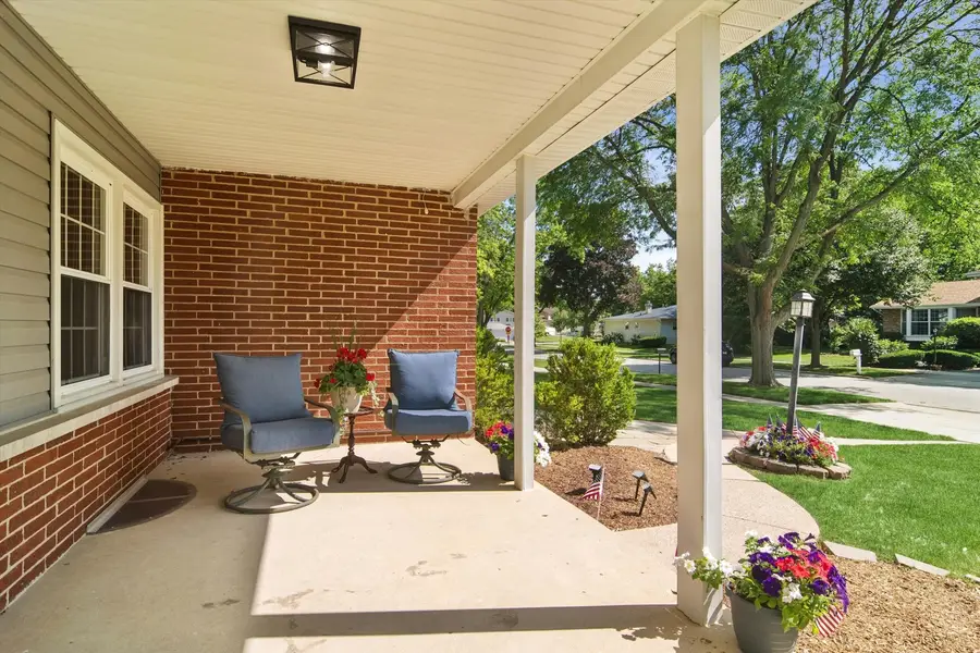 1319 N Columbine Drive, Mount Prospect, IL 60056 - #2