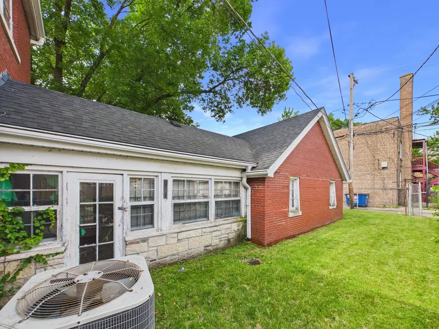 8156 S Paxton Avenue, Chicago, IL 60617 - #2