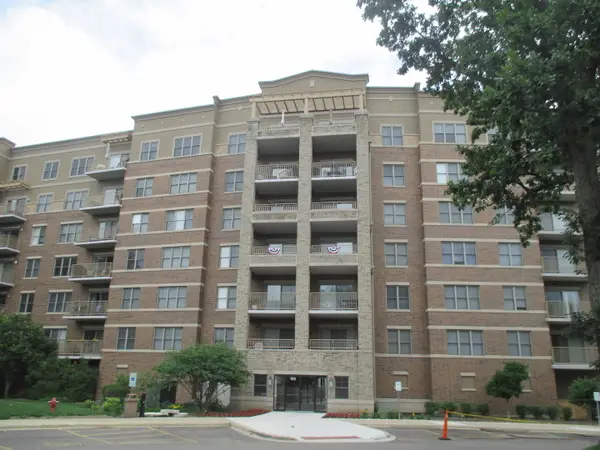 125 Lakeview Drive #203, Bloomingdale, IL 60108