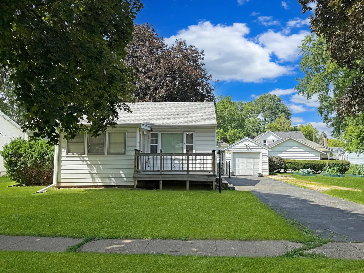720 W American Street, Freeport, IL 61032 - #1