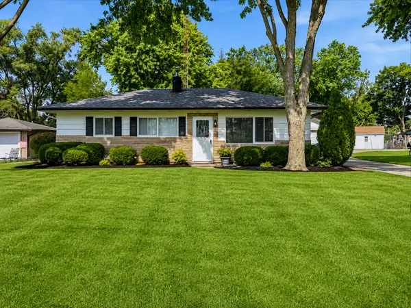 1203 N Chapel Hill Road, McHenry, IL 60051
