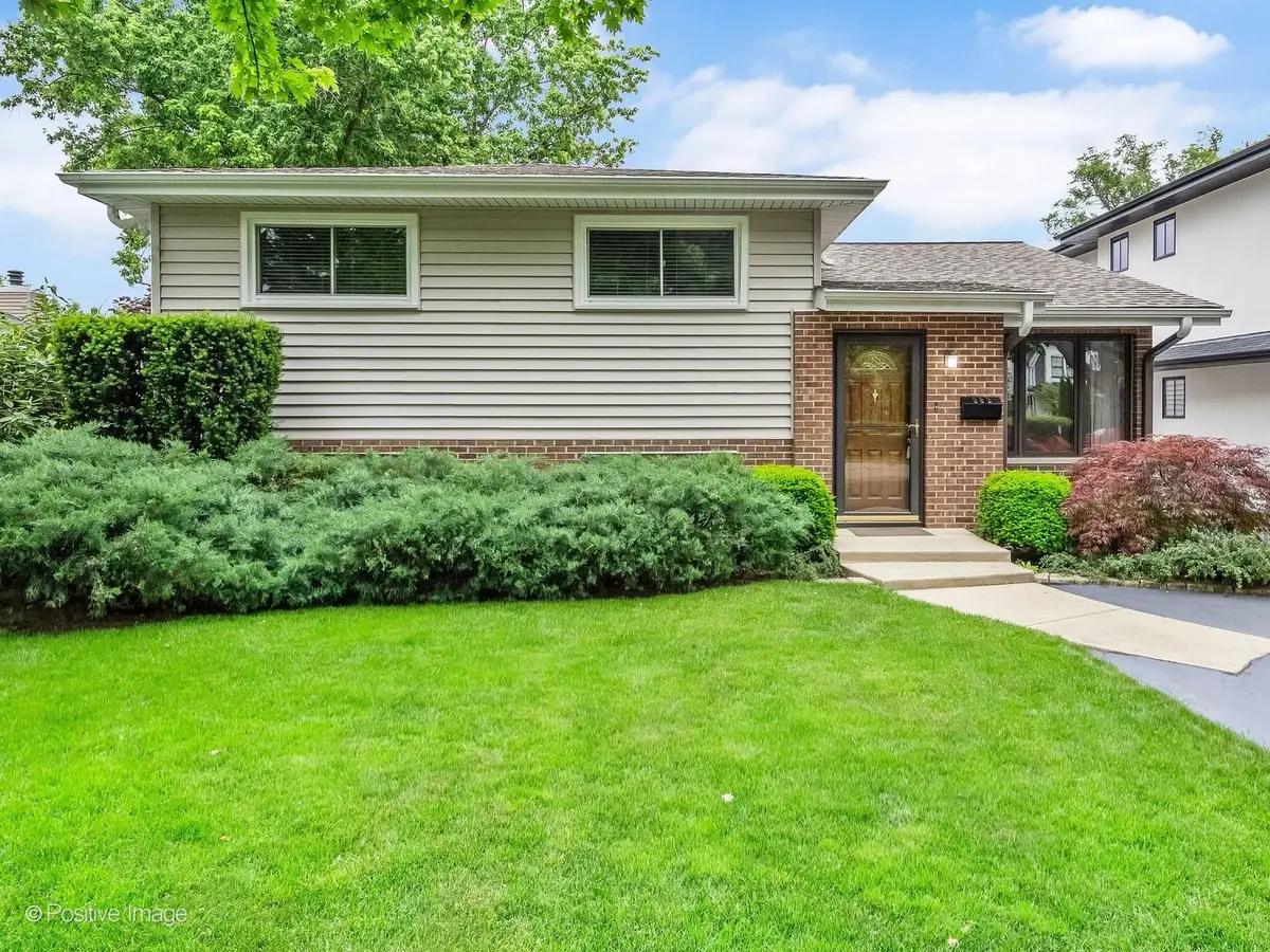 393 Grandview Avenue, Glen Ellyn, IL 60137 - #1