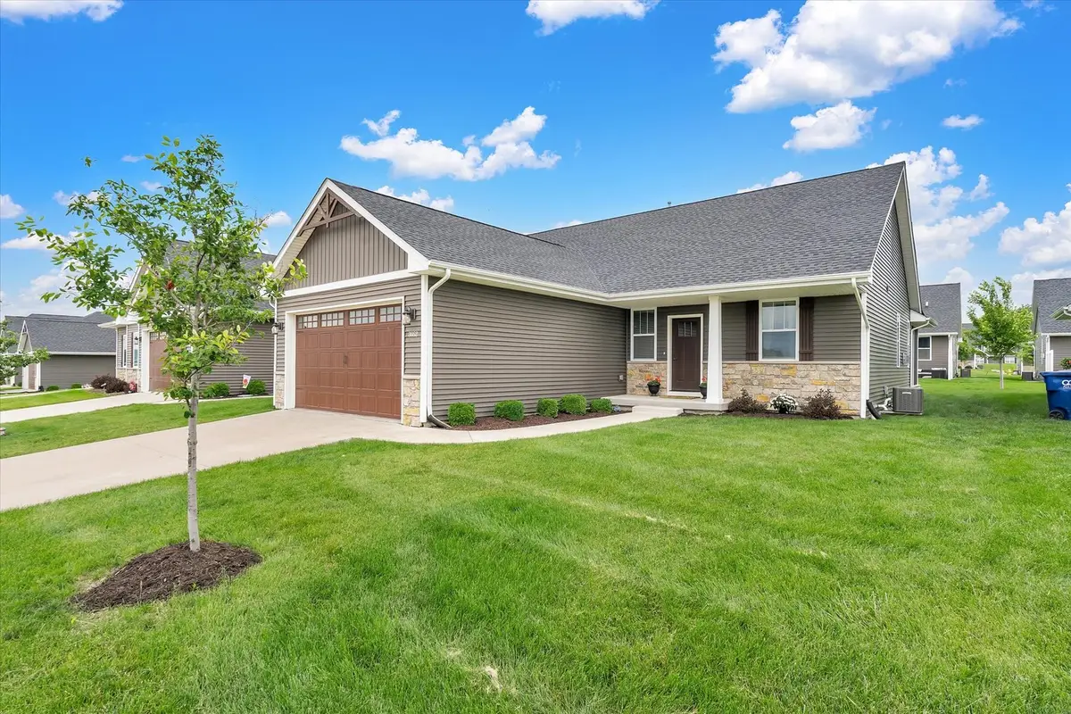 3052 Charissas Place, Bettendorf, IA 52722 - #1