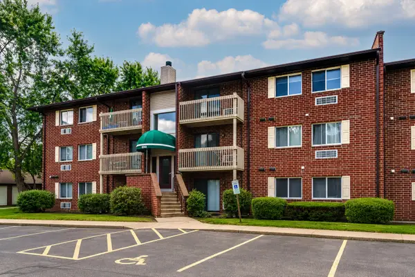 880 N Lakeside Drive #3A, Vernon Hills, IL 60061