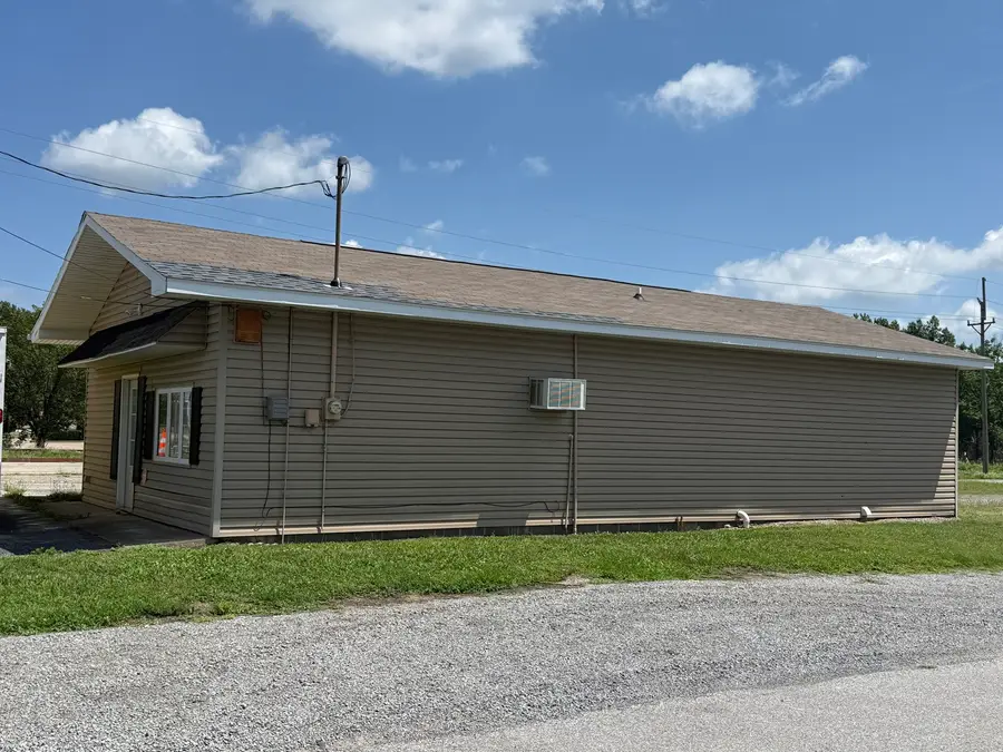 305 N Carbon Street, Marion, IL 62959 - #2