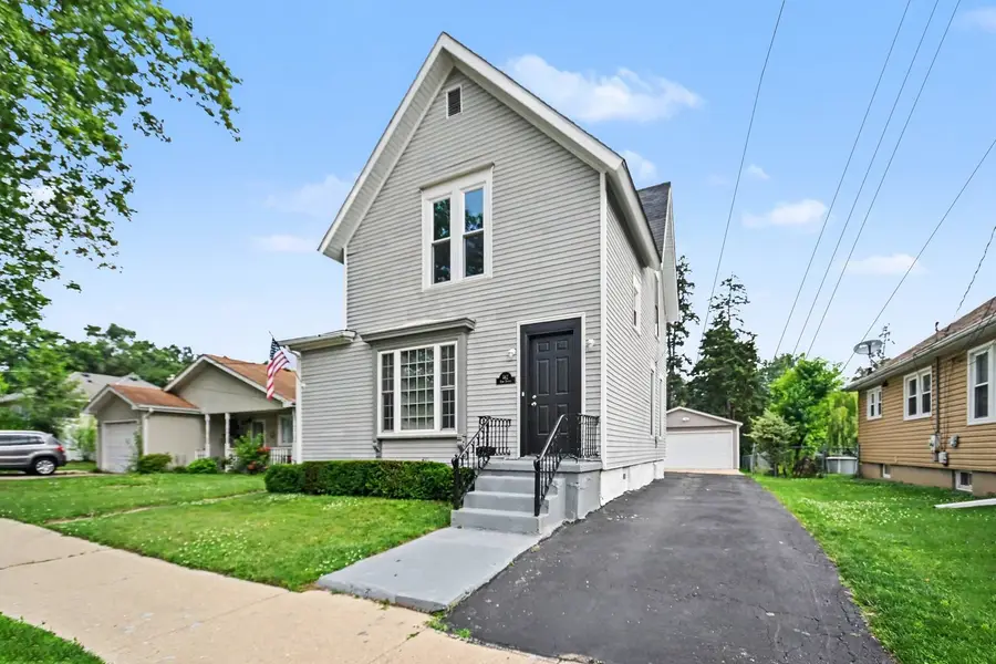 662 Bent Street, Elgin, IL 60120 - #2