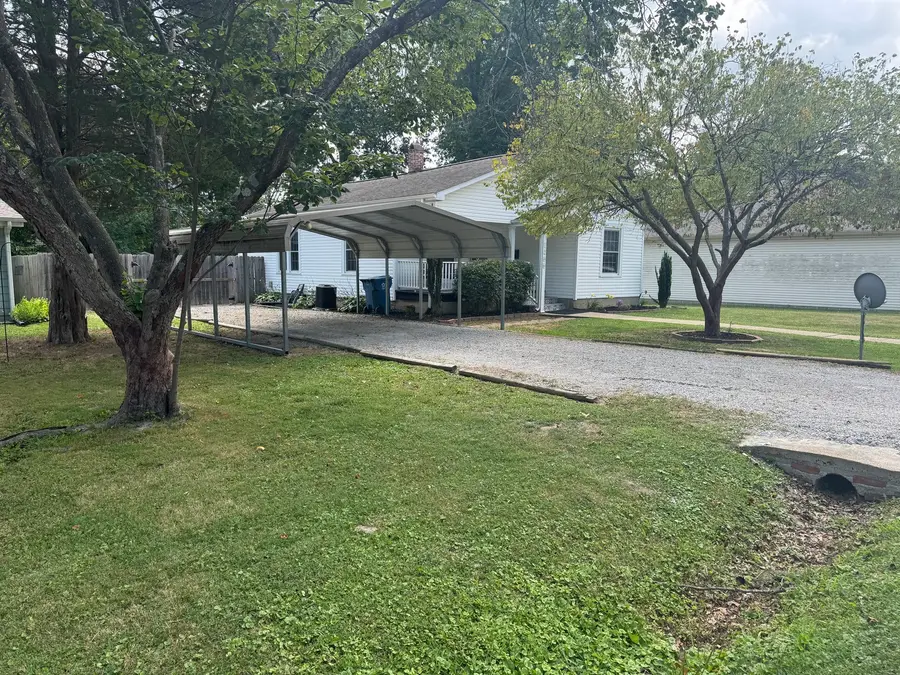 1206 S Commercial Street, Benton, IL 62812 - #3