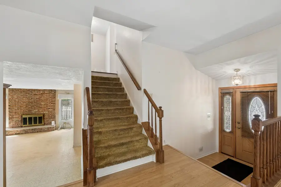 807 S Sheridan Drive, Bartlett, IL 60103 - #3