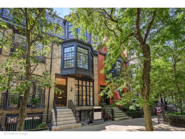 43 E Elm Street, Chicago, IL 60611