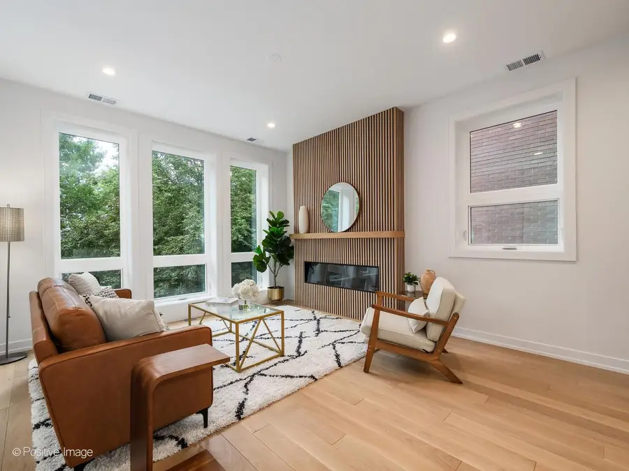 Address Withheld By Seller, Chicago, IL 60613 - #2