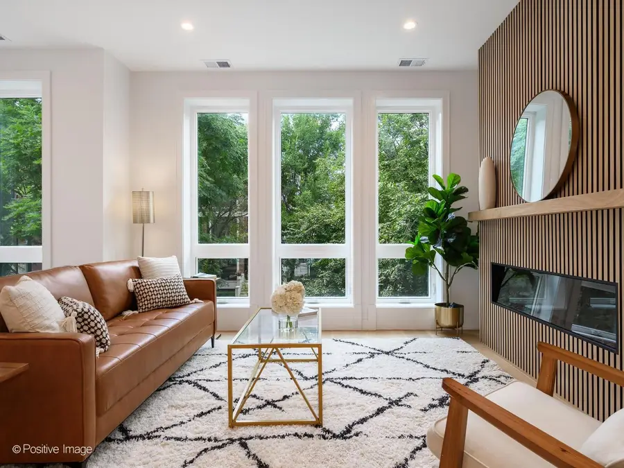 Address Withheld By Seller, Chicago, IL 60613 - #3