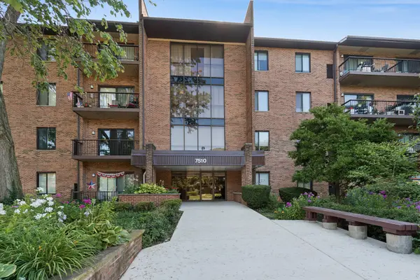 7510 Farmingdale Drive #210, Darien, IL 60561