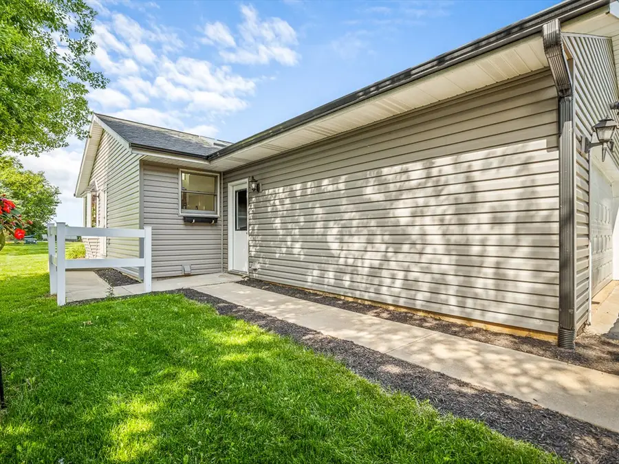 207 Tamarack Hollow Street, Poplar Grove, IL 61065 - #3