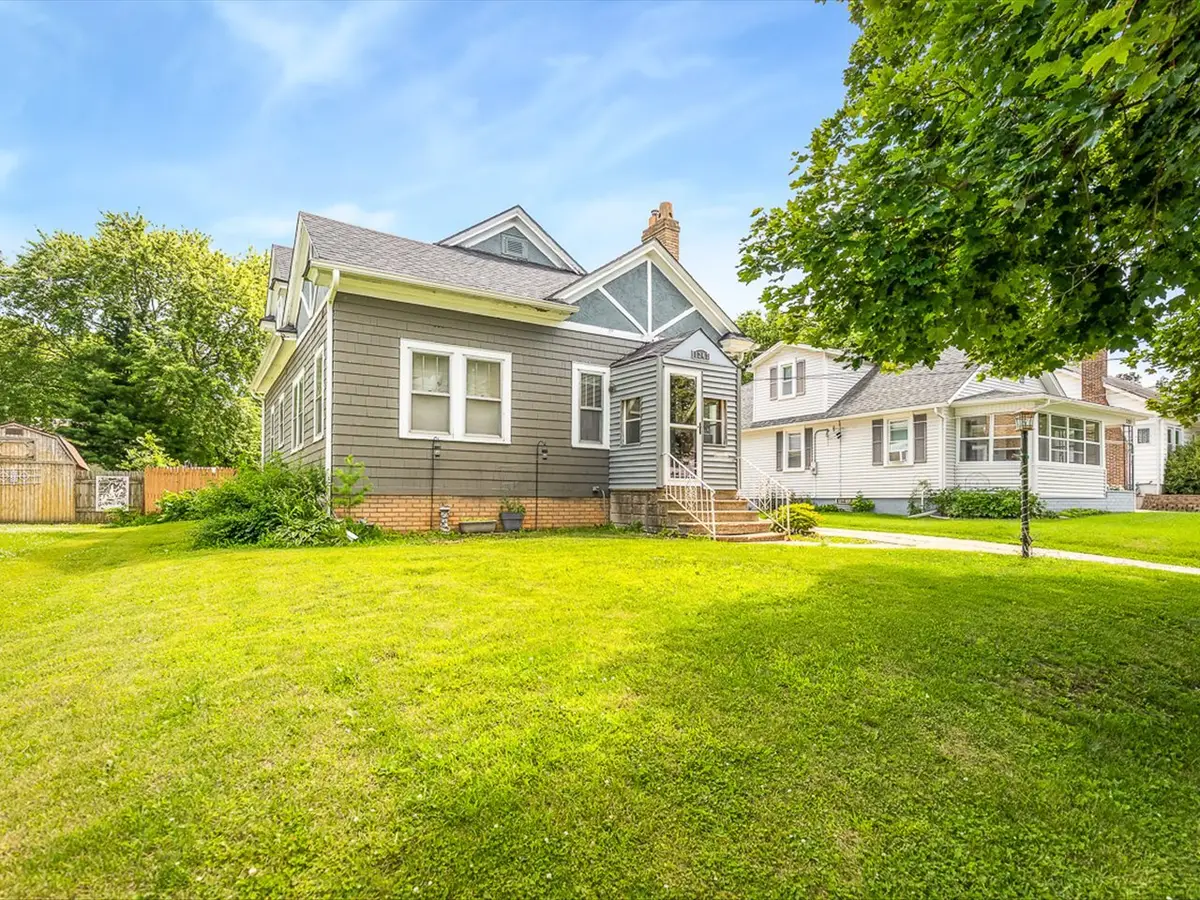 1247 W Logan Street, Freeport, IL 61032 - #1