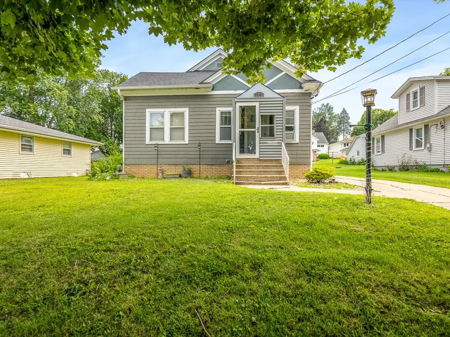 1247 W Logan Street, Freeport, IL 61032 - #2