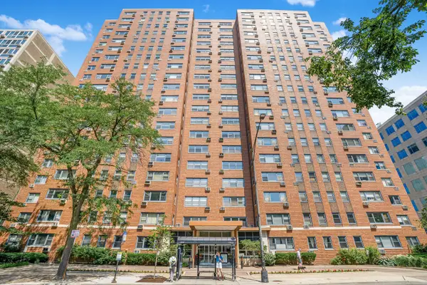 2909 N Sheridan Road #1702, Chicago, IL 60657