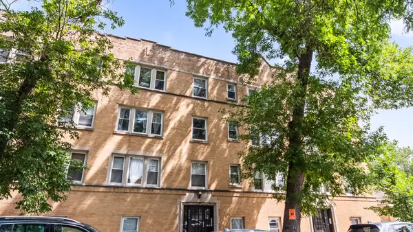3652 W Belle Plaine Avenue #304, Chicago, IL 60618