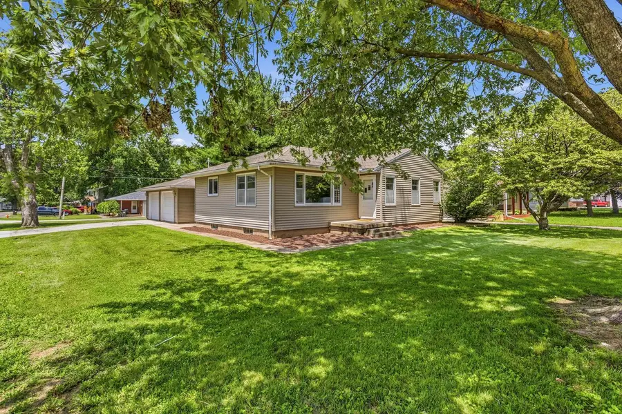 809 S Division Street, Mahomet, IL 61853 - #2