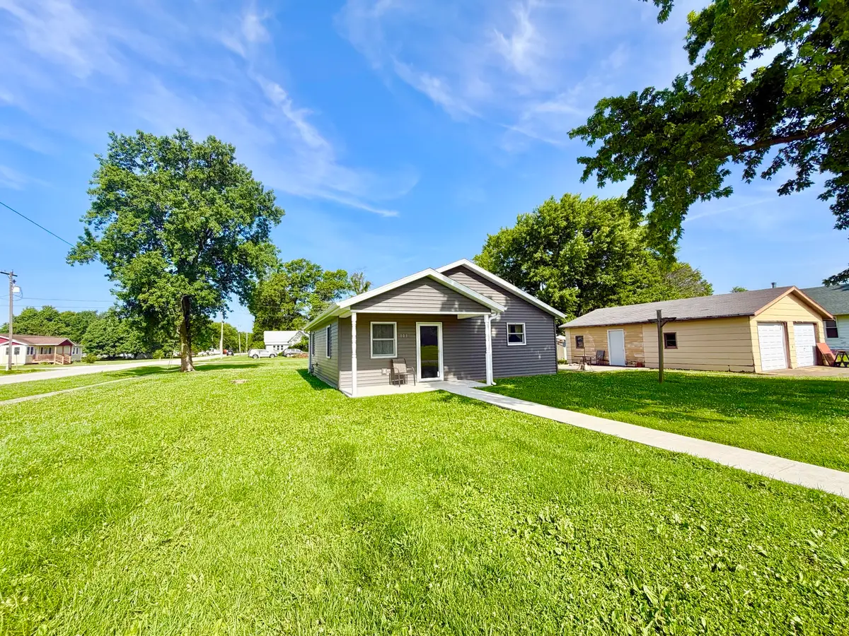 101 N Railroad Street, Patoka, IL 62875 - #1