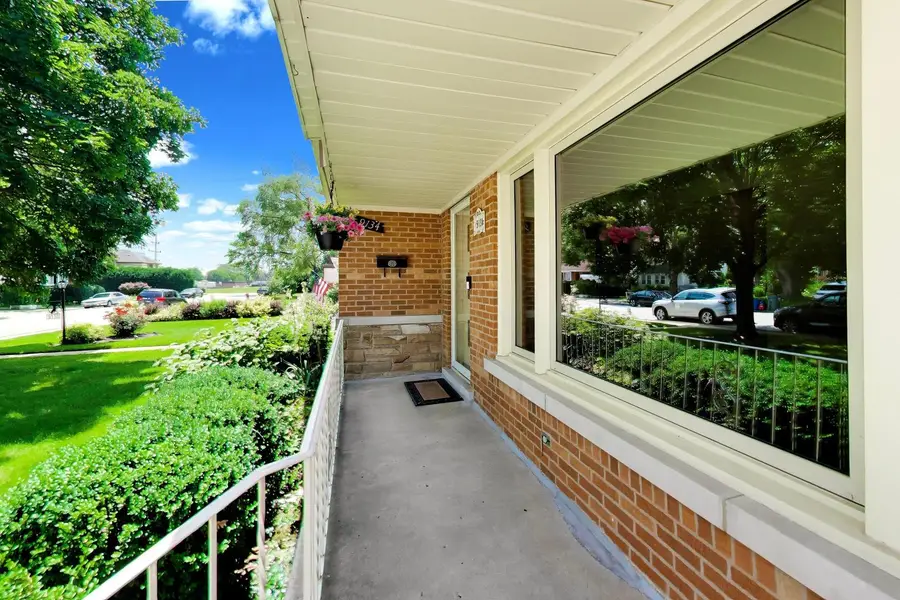 9134 Marion Avenue, Morton Grove, IL 60053 - #3