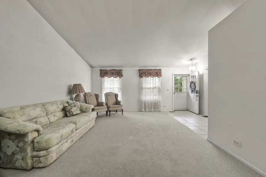 90 Sandhurst Road, Mundelein, IL 60060 - #3